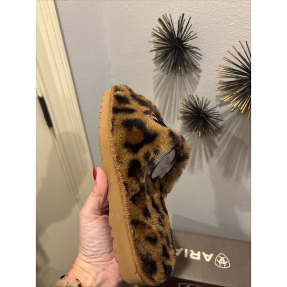 NEW! Ariat Leopard Print Cozy Slide Women's Size 6 Fleece Slides - Picture 4 of 7